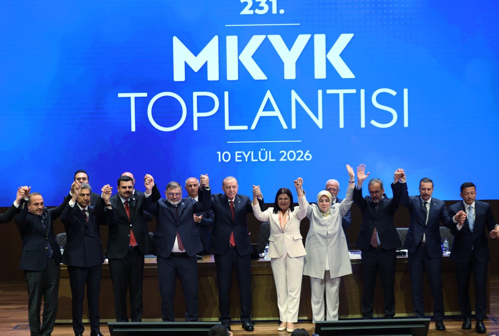 Saniye Bora Fıçı, parti rozetini taktı: İnan ve Saygılı'dan 'hoşgeldin' mesajı!