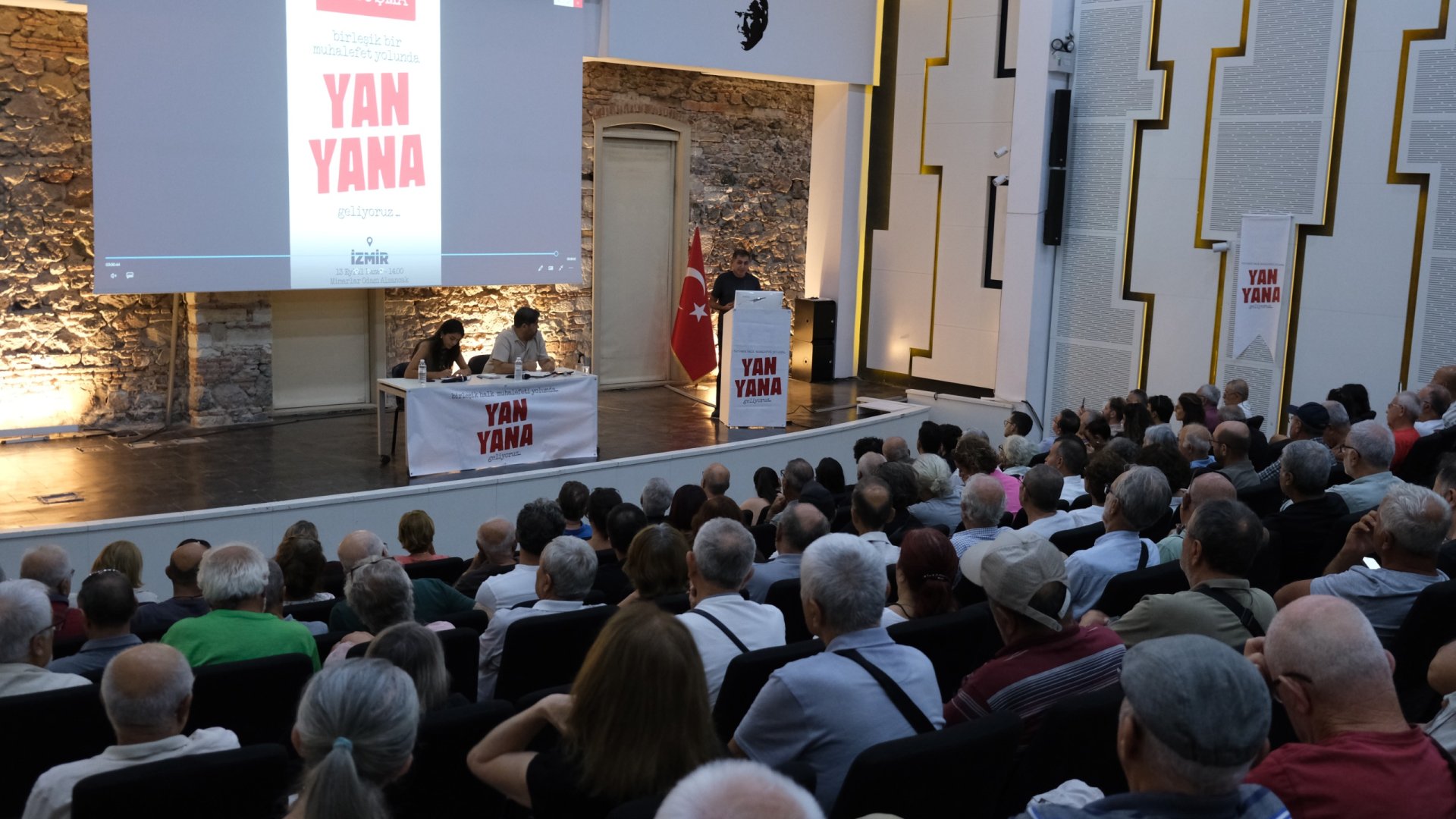 İzmir’de Yan Yana buluşması gerçekleşti: “Bir araya gelmek zorundayız” 