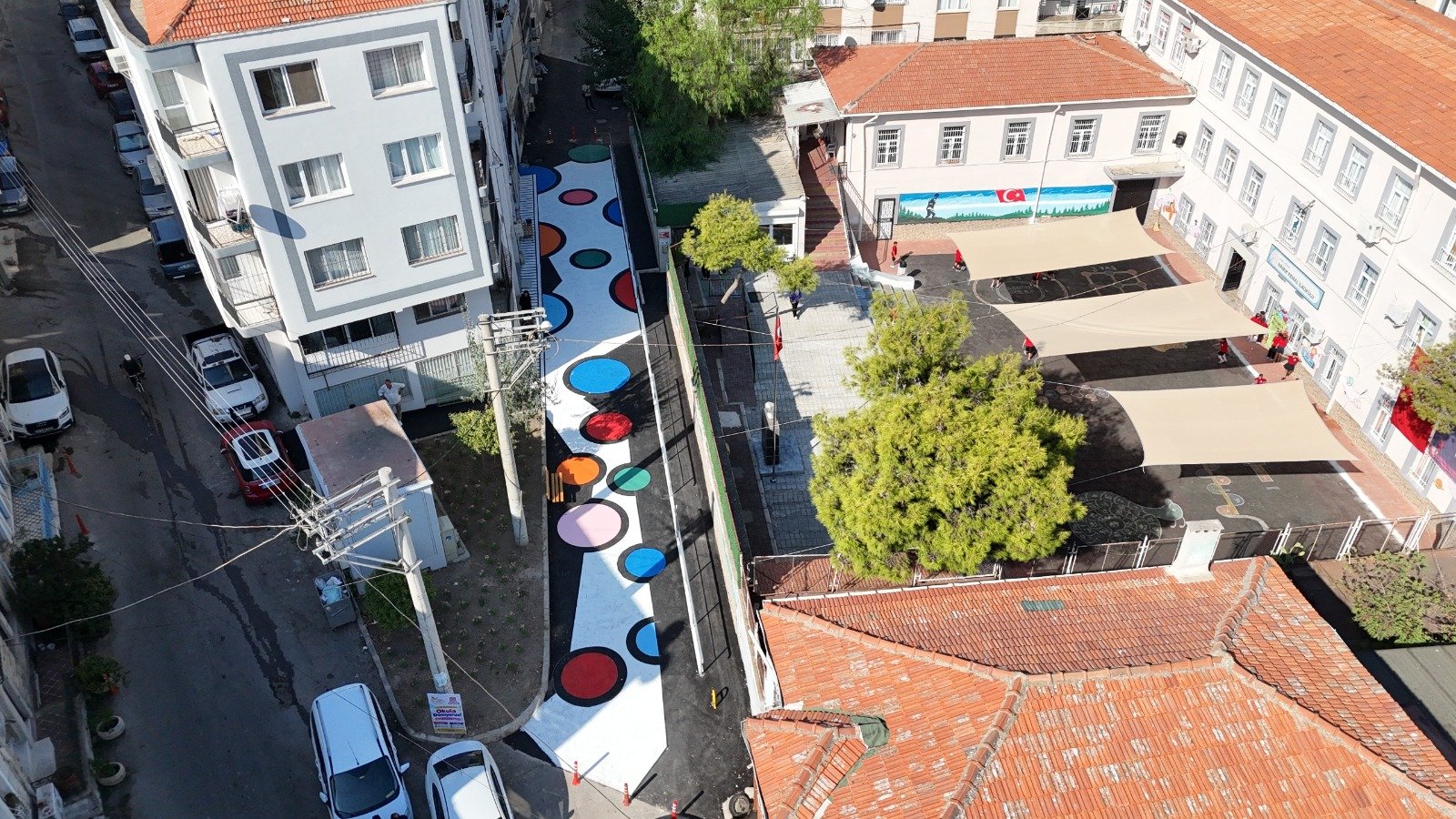Konaklı öğrencilere ‘renkli yol’ sürprizi