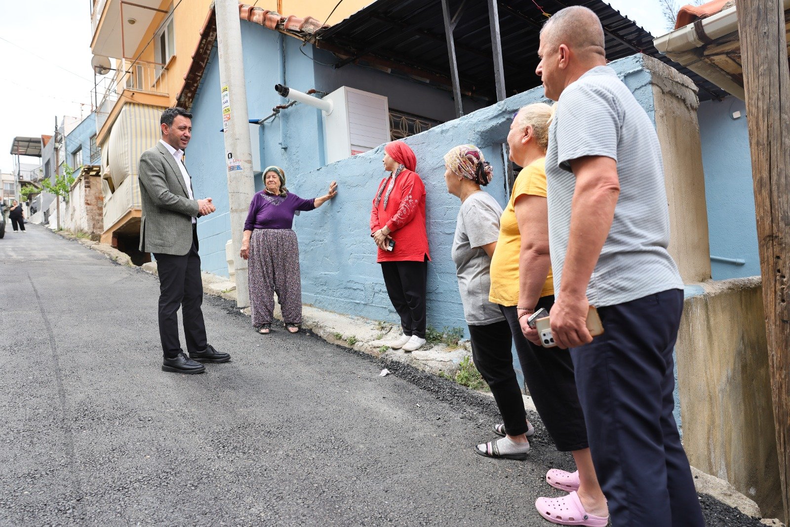 Bayraklı’da Asfalt Seferberliği Sürüyor: 25 Noktada Tamamlandı, 5 Noktada Daha Başlıyor