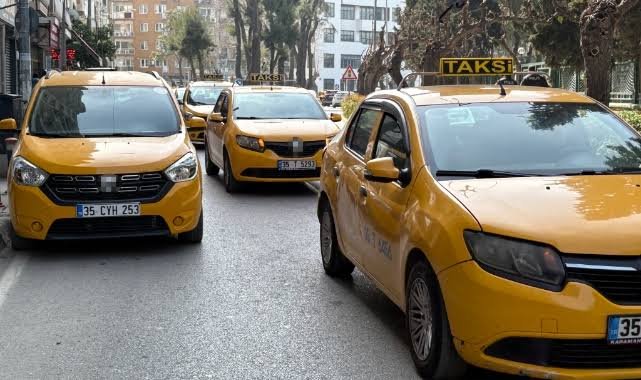 Direksiyon başında hayat kurtaran taksici ödüllendirildi