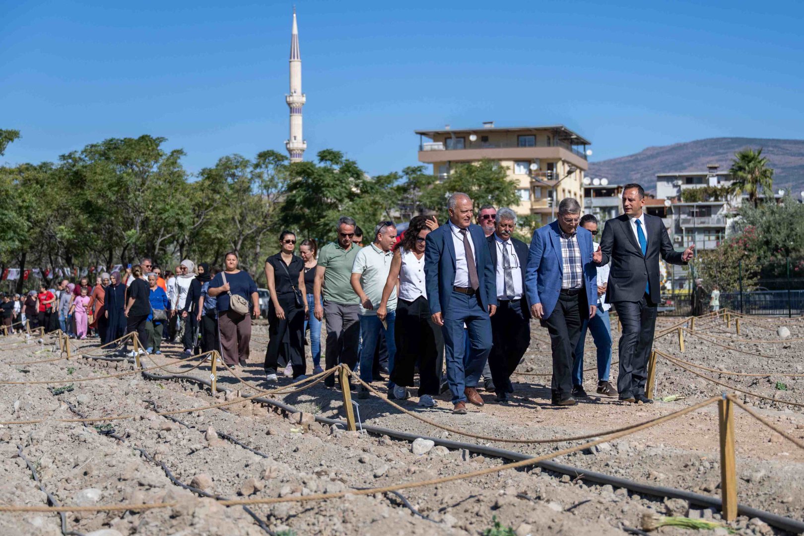 Bornova’da iki yeni “Kent Bostanı” daha açıldı