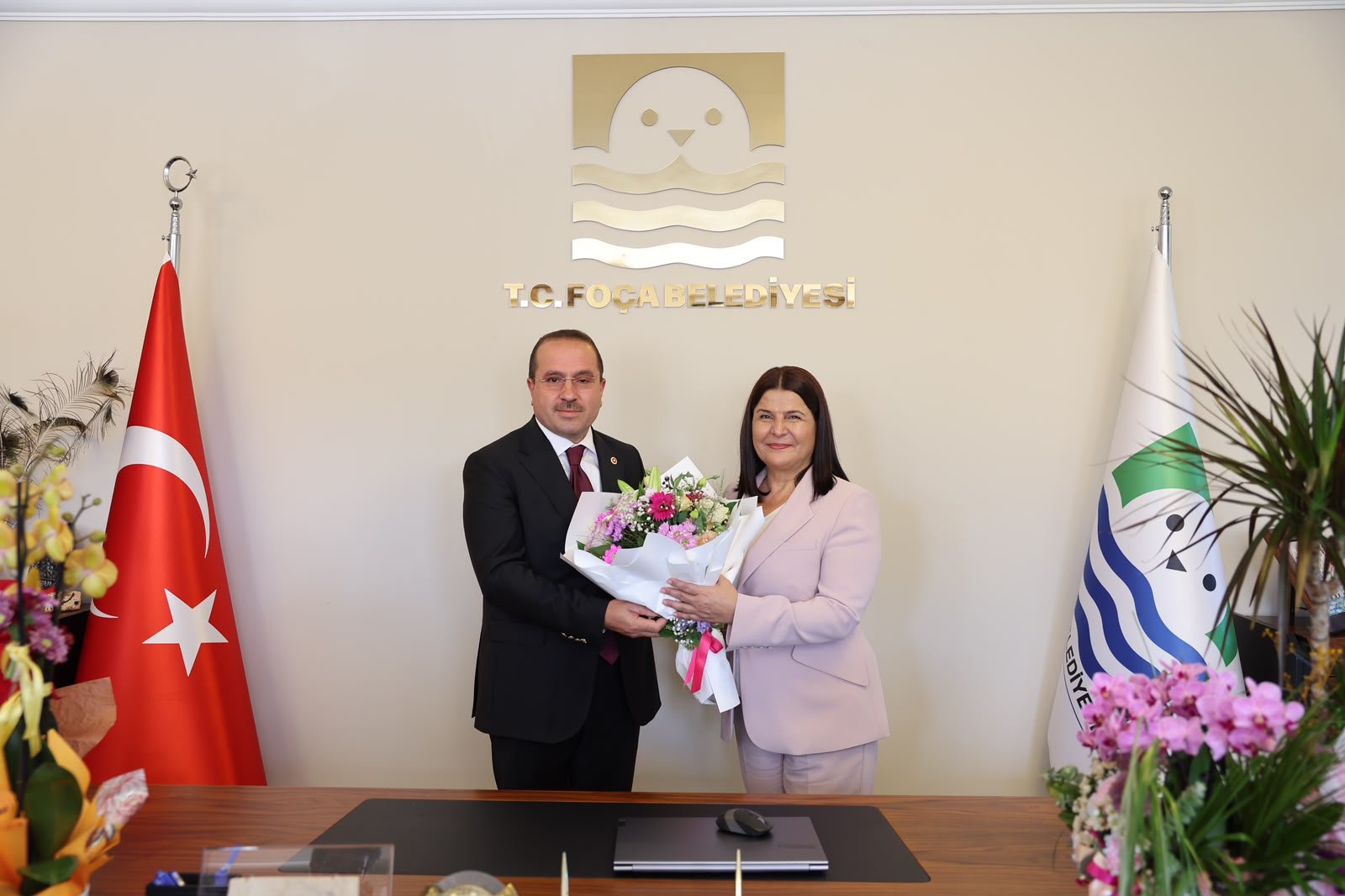AK Partili Kırkpınar'dan Foça çıkarması: Birikmiş sorunları el ele çözeceğiz!