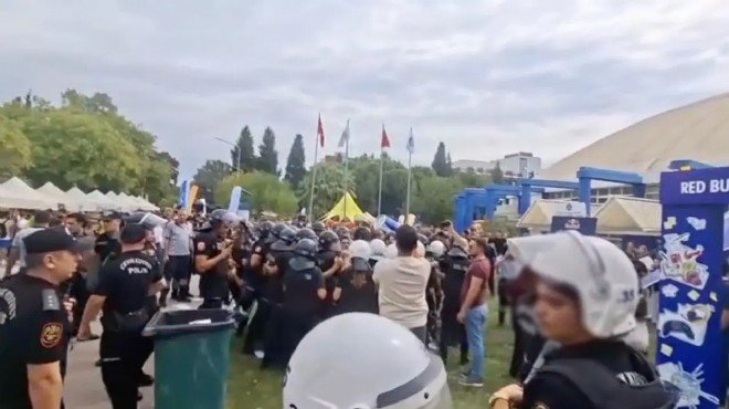 Ege Üniversitesi'nde polisten öğrencilere gözaltı