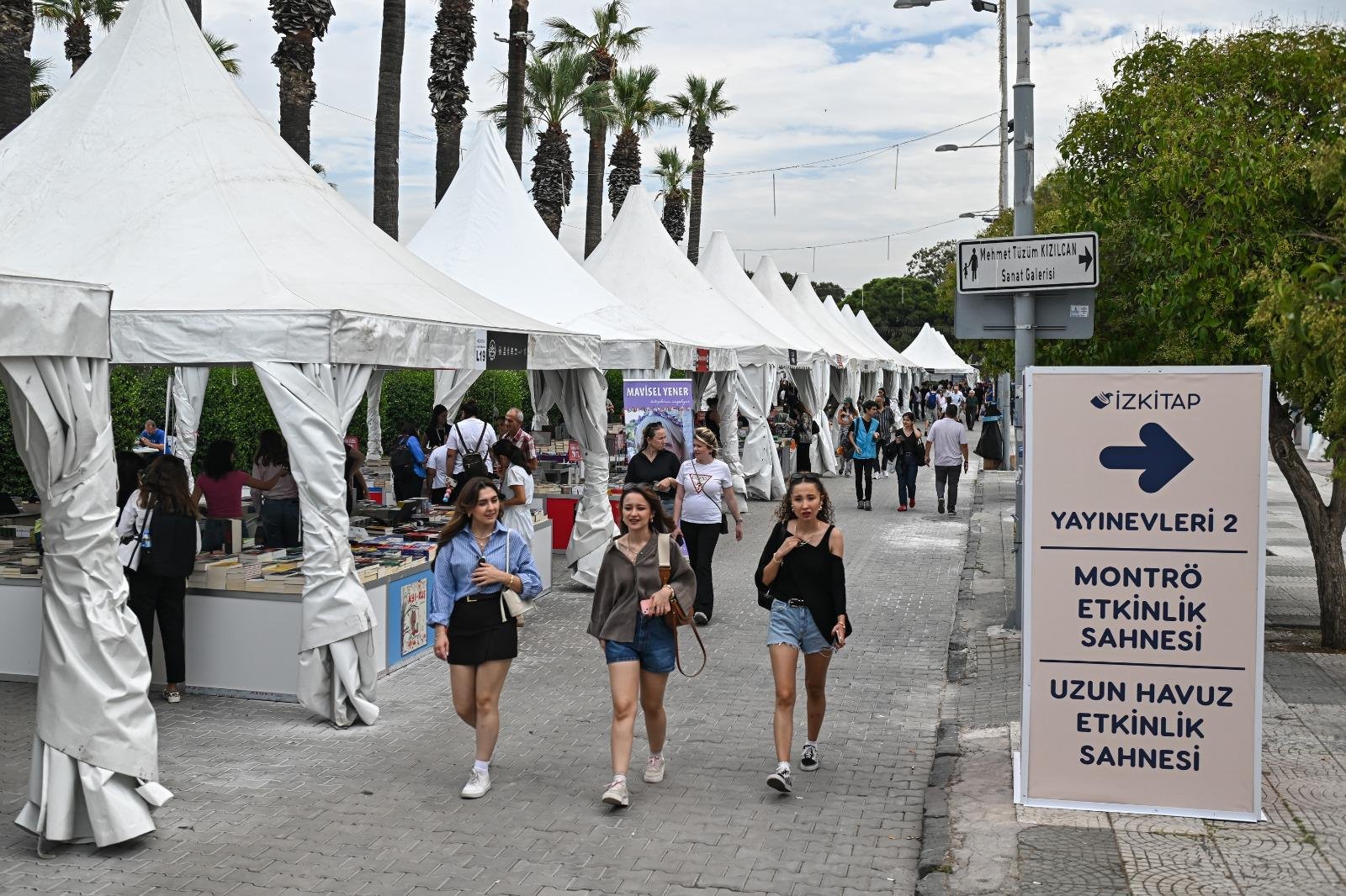 Kültürpark’ta İZKİTAP günleri: Her yaştan ziyaretçiye hitap ediyor