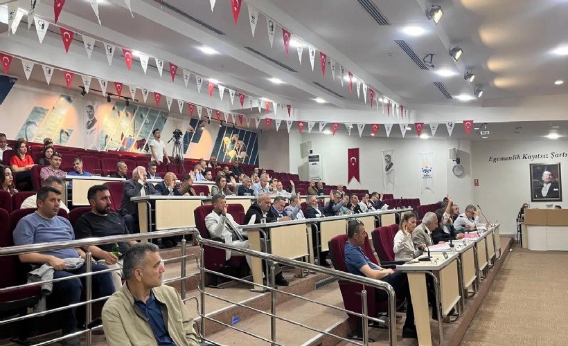 Çiğli Meclis Üyeleri'nden ortak açıklama: AK Parti'ye geçmek gibi bir düşüncemiz yok!