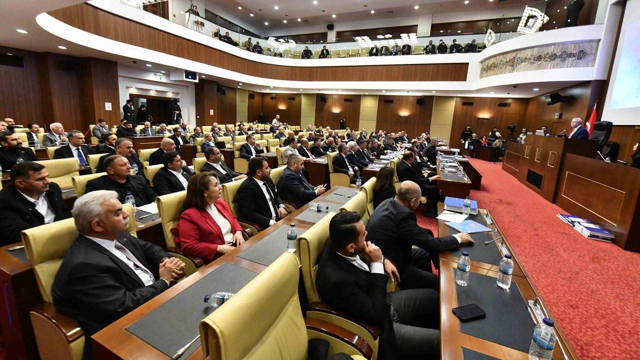 Ankara'da Mansur Yavaş depremi sürüyor: 30 meclis üyesinden istifa!