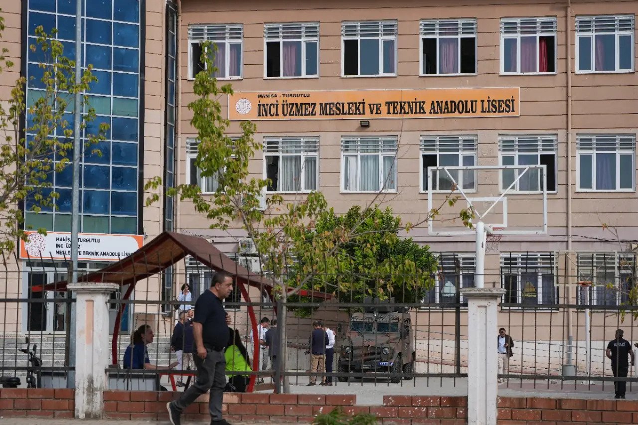 Okul saldırısında şüpheliler adliyeye sevk edildi!