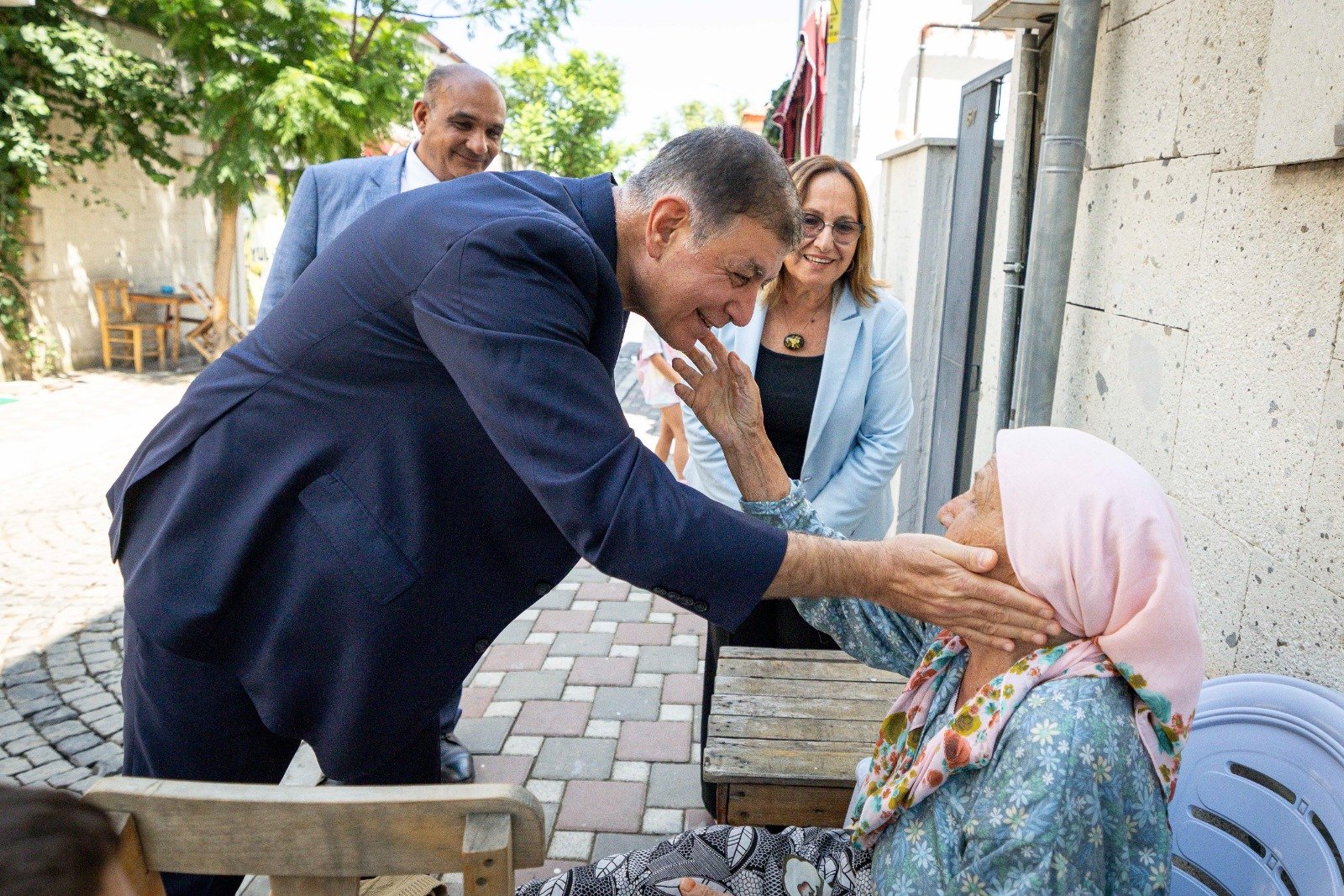 İzmir’de emeklilere yaklaşık 90 milyon TL’lik destek