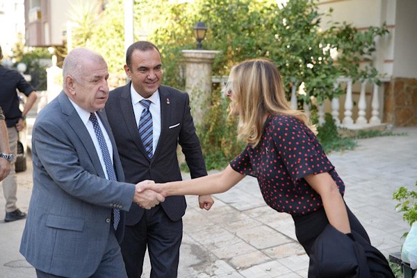 Ümit Özdağ'dan İzmir'de taziye ziyareti