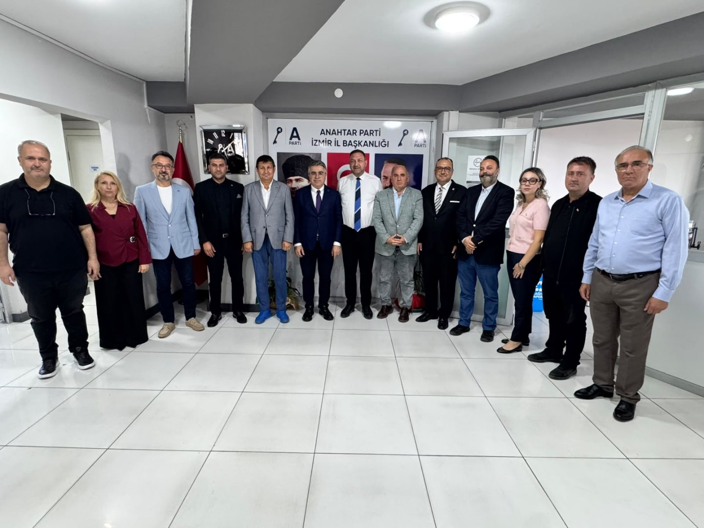 CHP İzmir'den siyasi partilere 'ortak akıl ve uzlaşı' ziyaretleri
