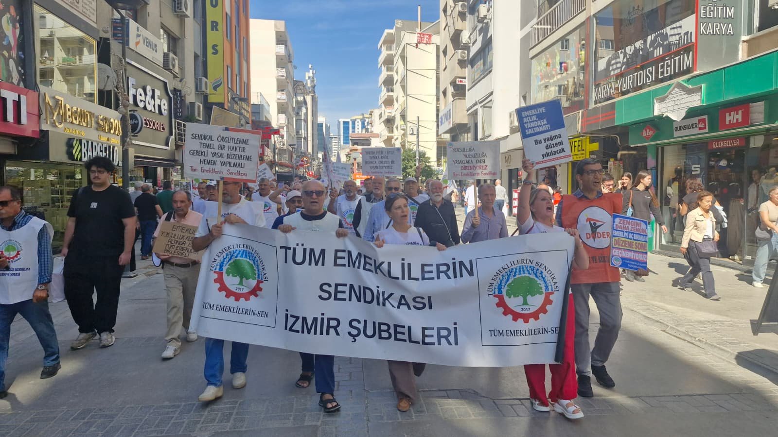 Emeklilerden AK Parti'ye 'zam' çıkışı: İktidar hile yapmıştır!