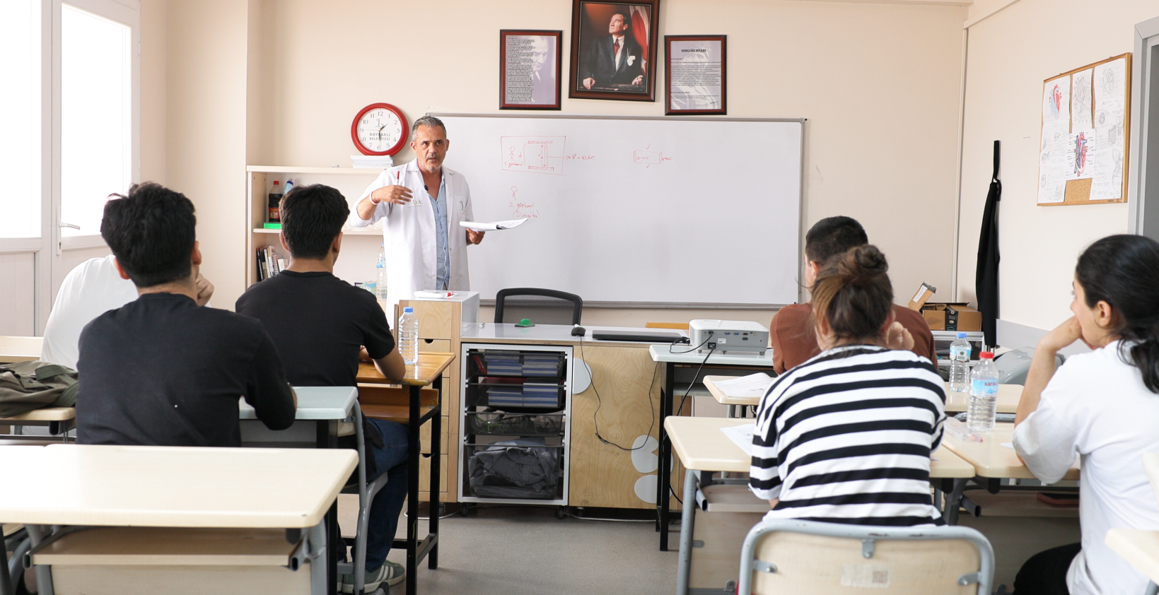 Bayraklı’da mezun öğrencilere YKS desteği