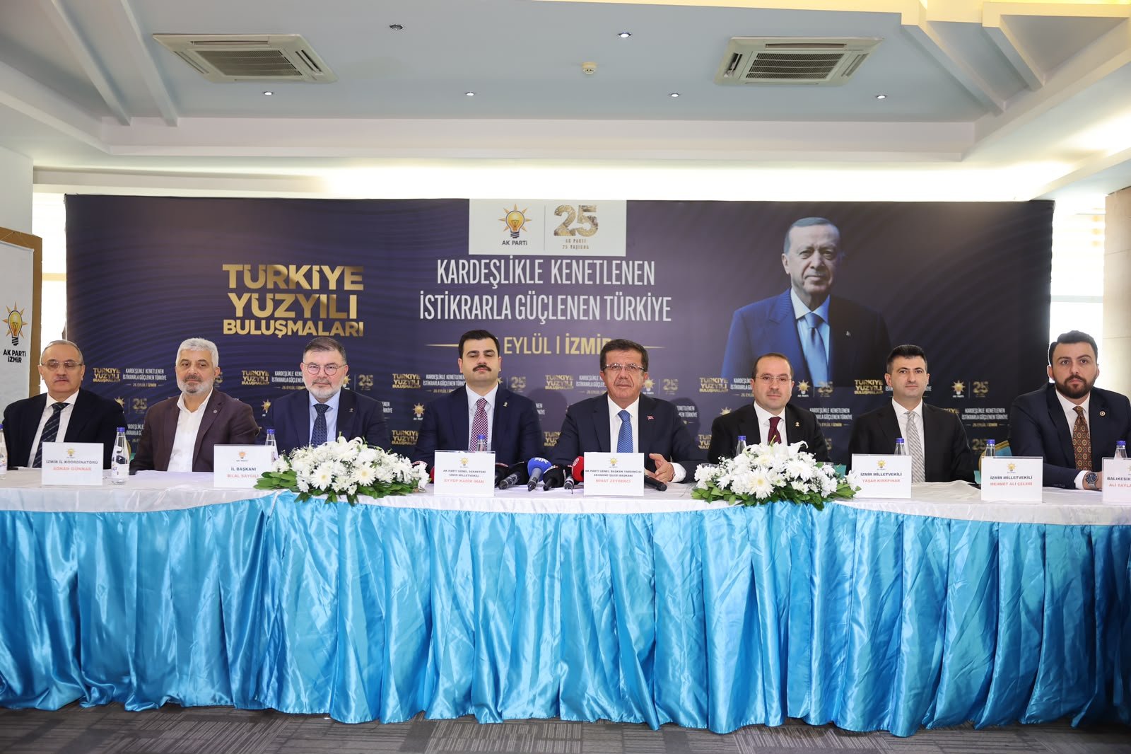 AK Parti İzmir’de 2028 mesajı: Erdoğan’ı rekor oyla başkan seçeceğiz!