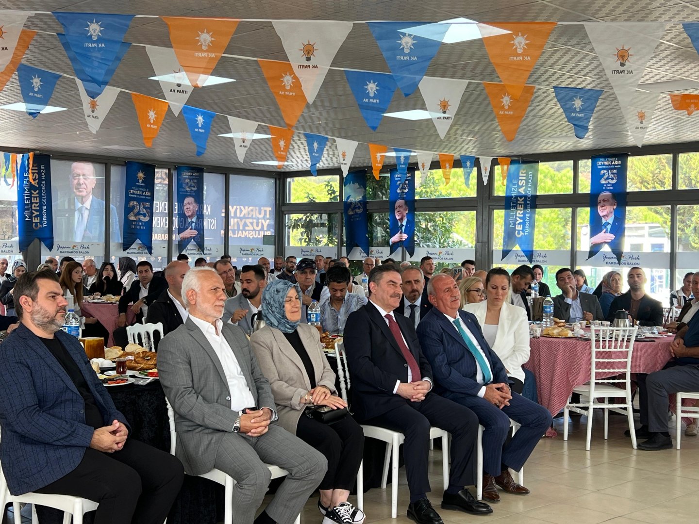 AK Parti Karabağlar’da teşkilat buluşması