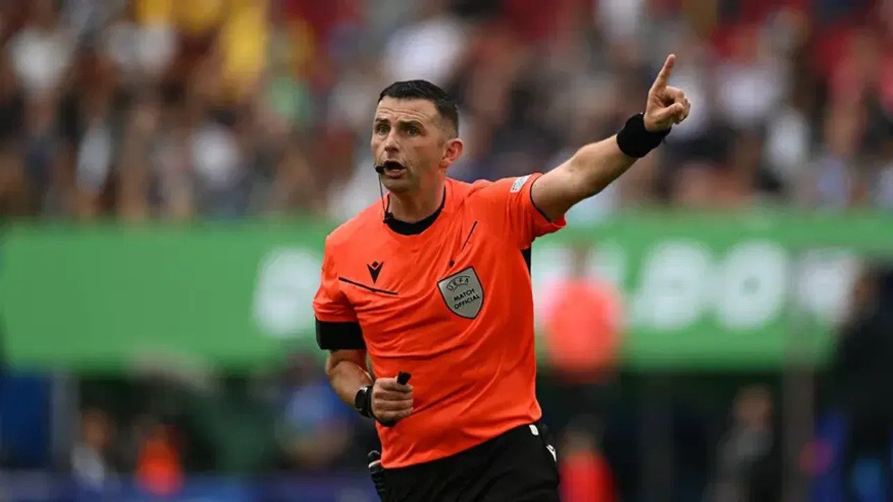Türkiye - İtalya maçını Michael Oliver yönetecek!