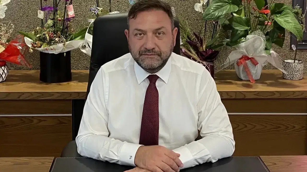 CHP'li Gümrükçü'den Murat Bakan'a gönderme: AK Parti'ye geçenler titriyor mu?