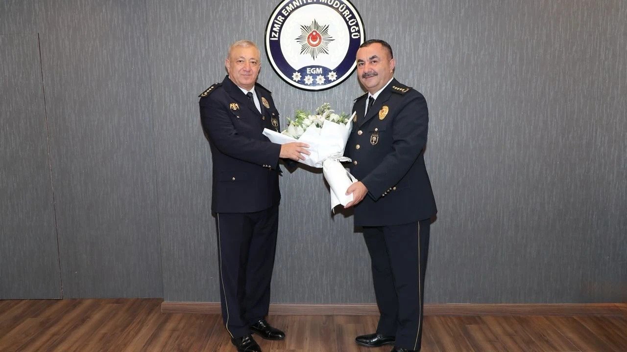 İzmir'de devir teslim töreni: Arıbaş görev başında!