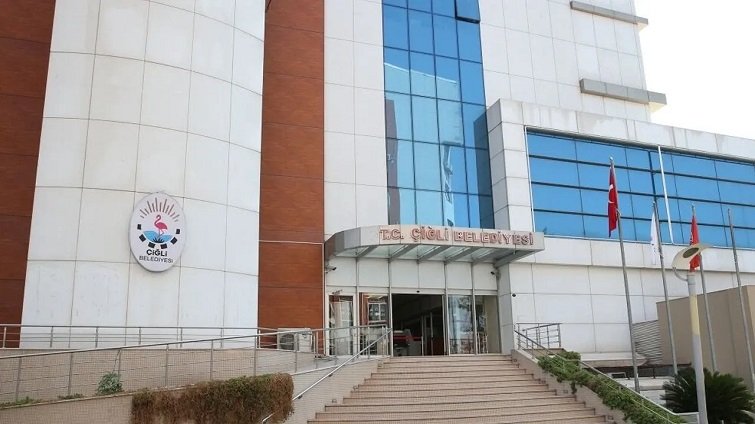 Çiğli'de 27 yıl sonra sağ bir parti yönetime geldi