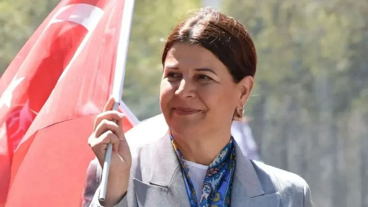 Saniye Bora Fıçı'dan AK Parti'ye geçen Yıldız'a tebrik: "Ailemize hoş geldin"