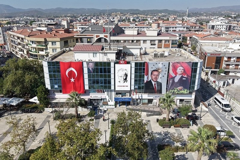 Menderes Belediyesi’nden Öğrencilere Destek