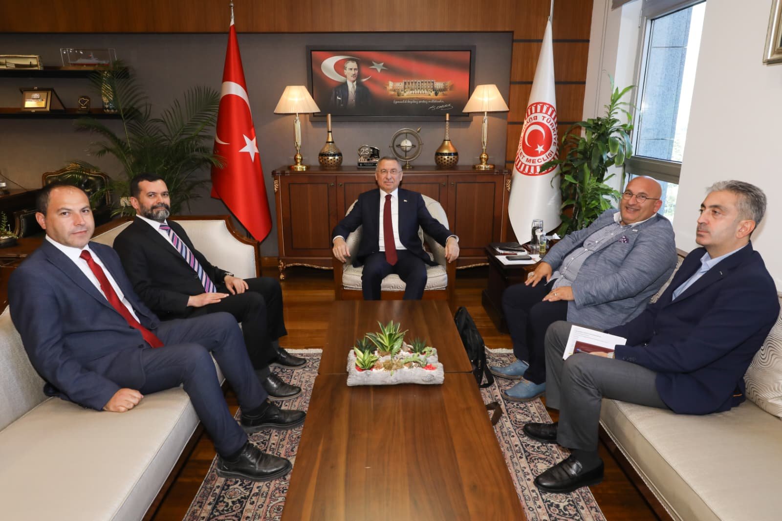 TİGAD’dan TBMM’de önemli ziyaret: Türkiye Gazeteciler Birliği projesine Fuat Oktay’dan destek