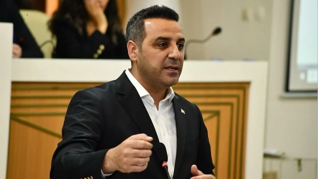 AK Partili Yıldız'dan YENİ Partililere: Siz de YENİ Parti'ye geçtiniz!