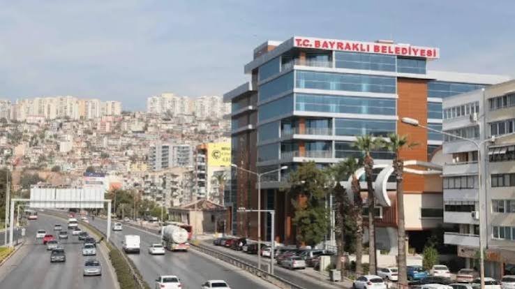 Bayraklı Belediyesi'nden operasyona ilişkin açıklama: Geçmiş döneme ait faaliyetler inceleniyor
