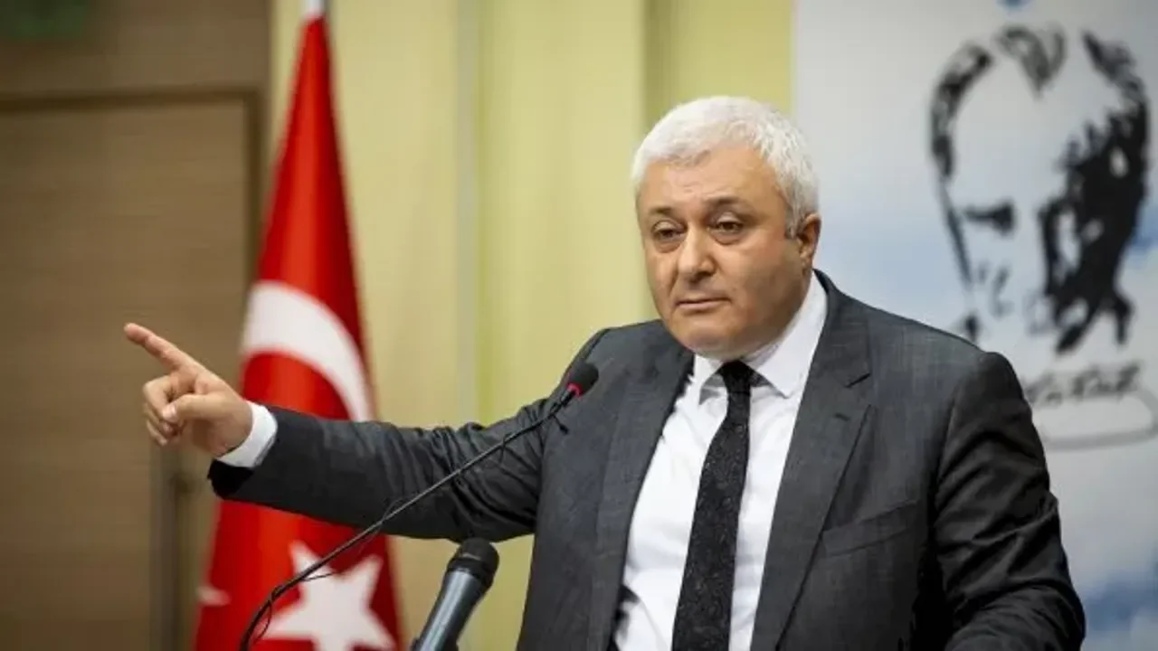 Özkan'dan Başkan Tugay'a çağrı: "Önce görevinizden istifa edin"
