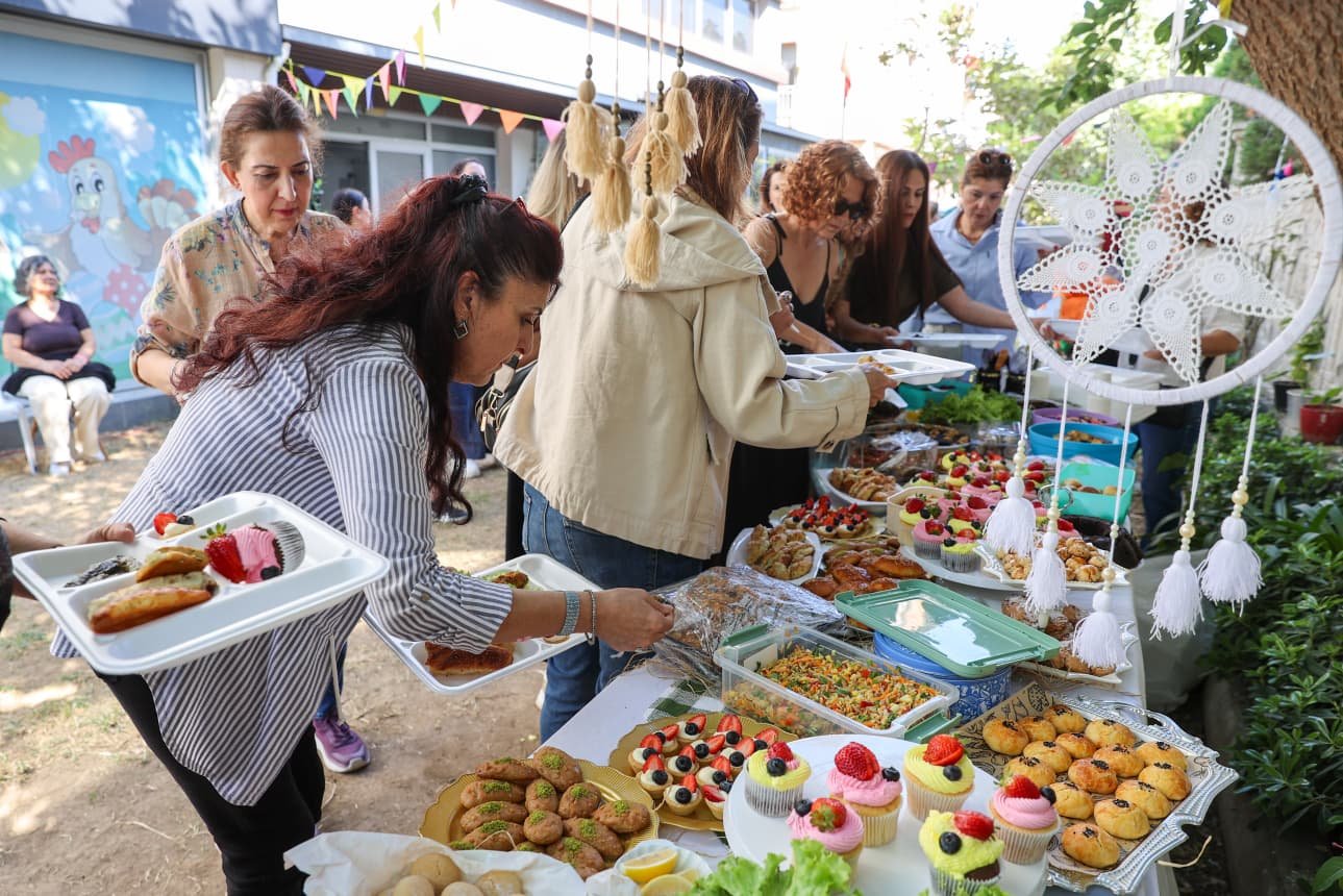 Buca’da kursiyerlerden renkli bahçe buluşması