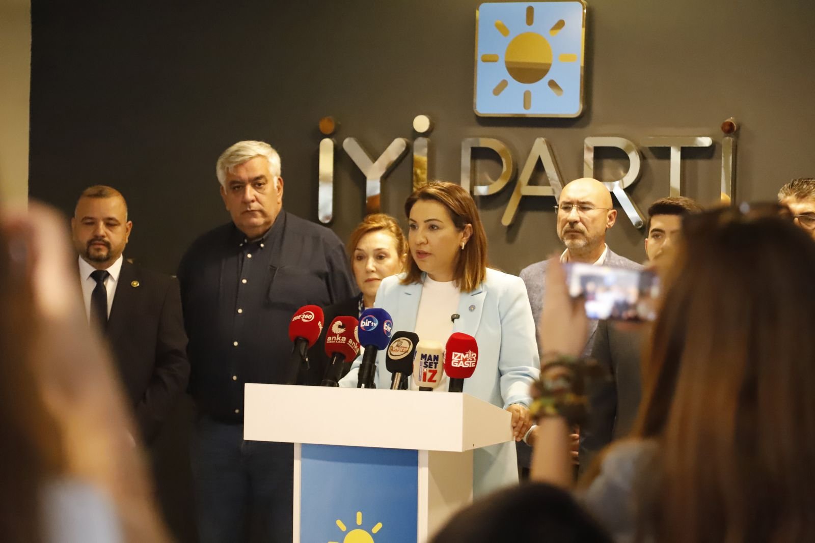 İYİ Partili Doğan’dan AK Parti’ye transfer tepkisi: Başkan sizin olsun, zaten İzmirli de sevmiyordu!