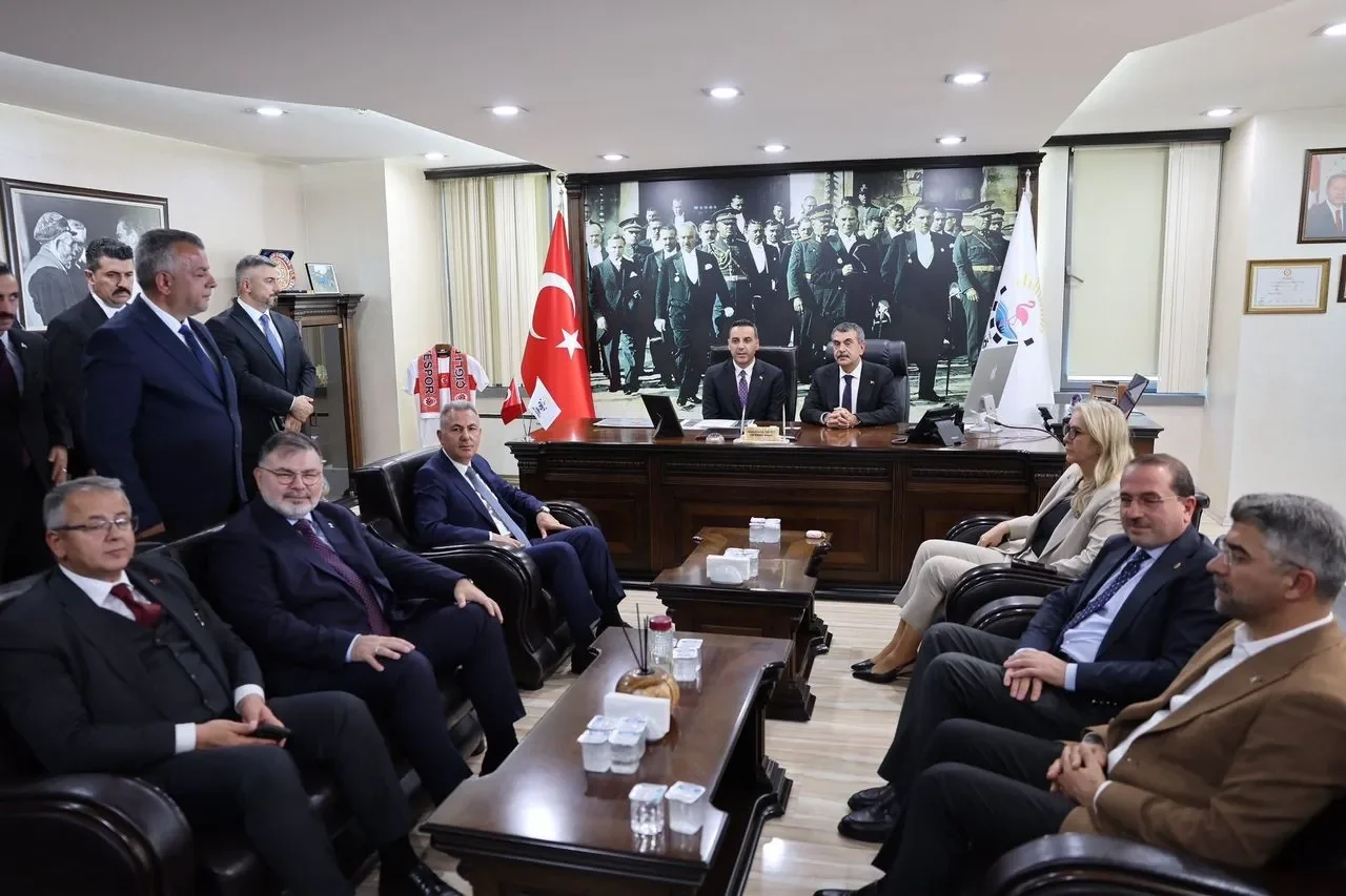 Çiğli Belediyesi'ne Bakan Tekin'den ziyaret