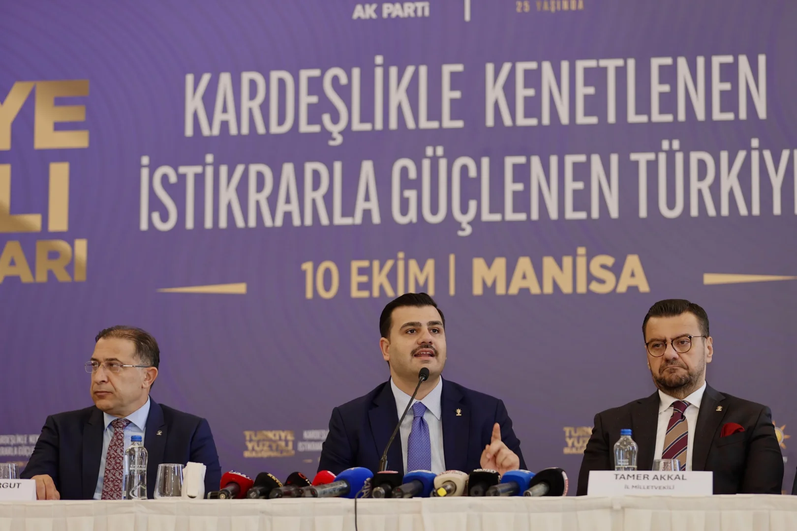 AK Partili İnan, Manisa'da Özgür Özel'i hedef aldı: Siz çok zarar görürsünüz!