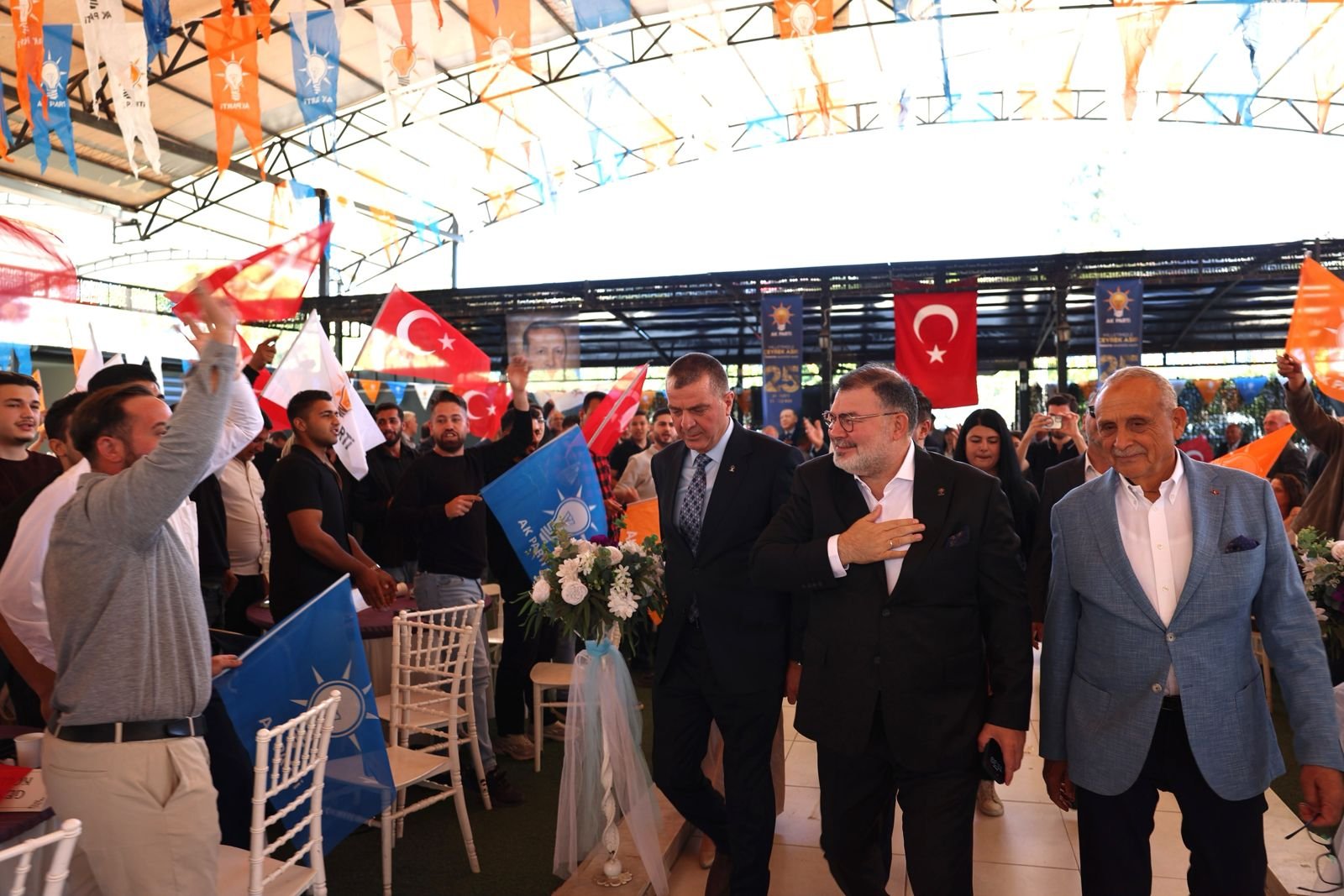 AK Partili Saygılı, 'Başkan Tugay'ın transfer sürecini anlattı: 1,5 yıl ilmek ilmik işledik!