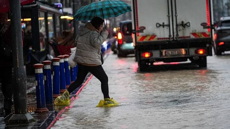 İzmir'e sağanak uyarısı: Tedbirli olunması istendi