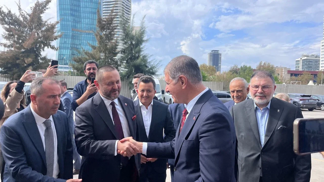 Başkan Tugay'dan AK Parti İzmir'e iadeiziyaret