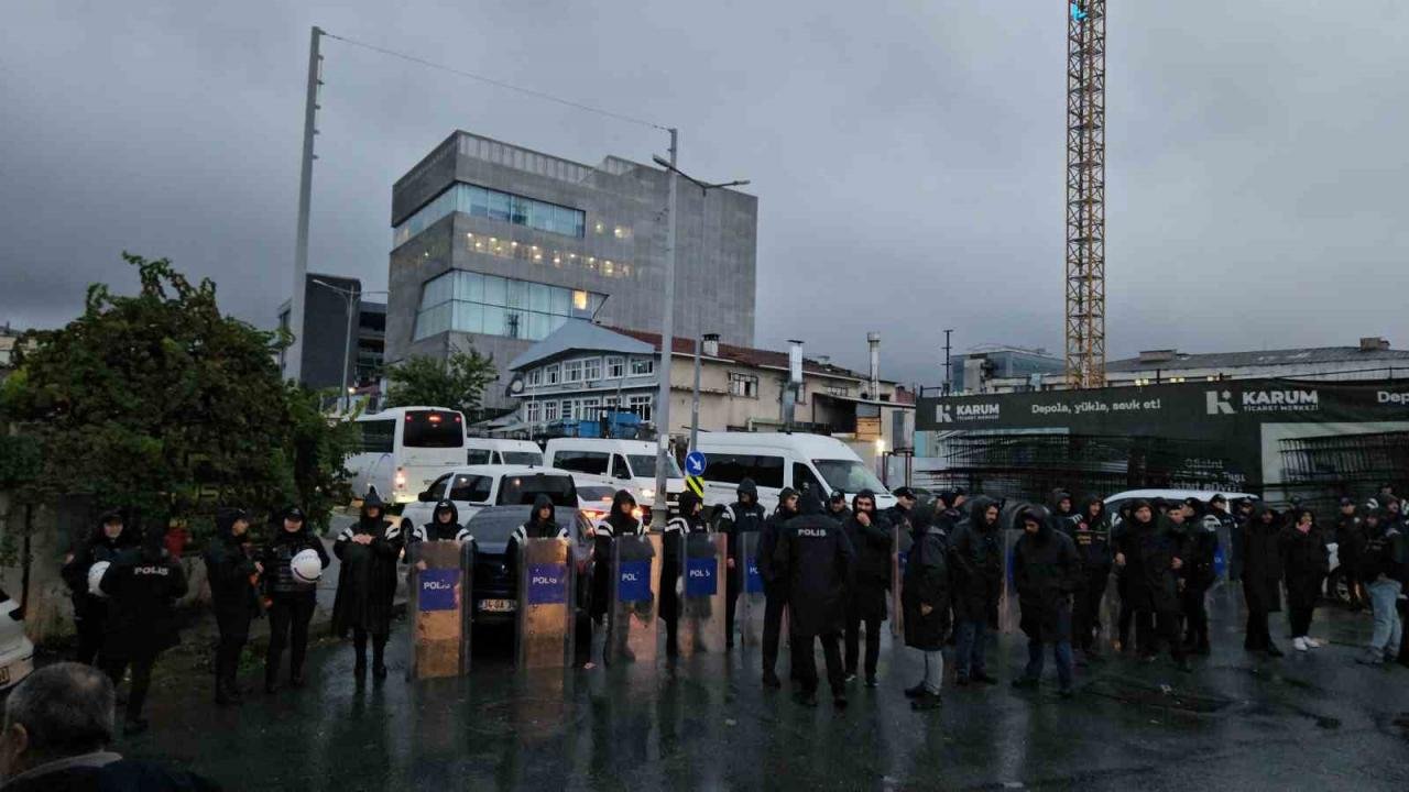 Siyasilerden ve gazetecilerden Halk TV operasyonuna tepki!