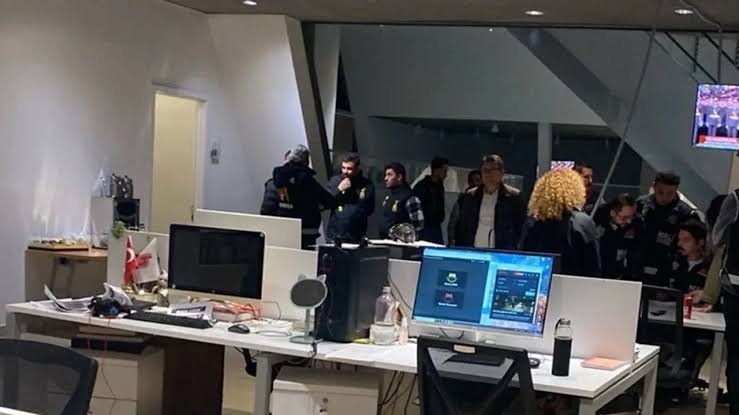 Halk TV operasyonunda İzmir'den o isim gözaltına alındı