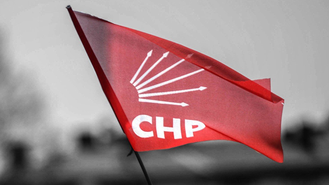 CHP Karşıyaka'da 4 meclis üyesi istifa etti