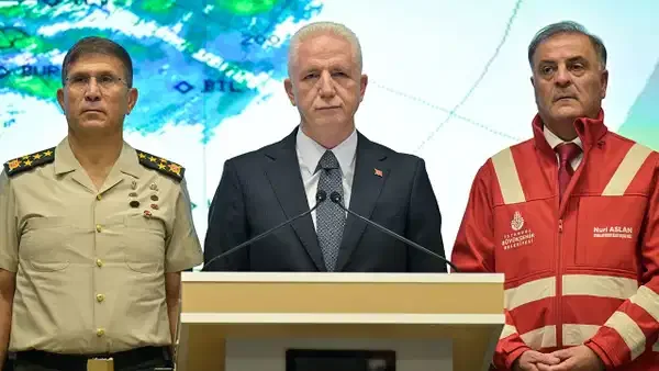 İstanbul Valisi Davut Gül açıkladı: Sağanak nedeniyle okullar yarın da tatil edildi