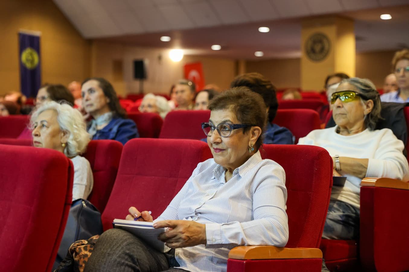 Buca’nın 3. Yaş Üniversitesi’nde ilk ders zili çaldı