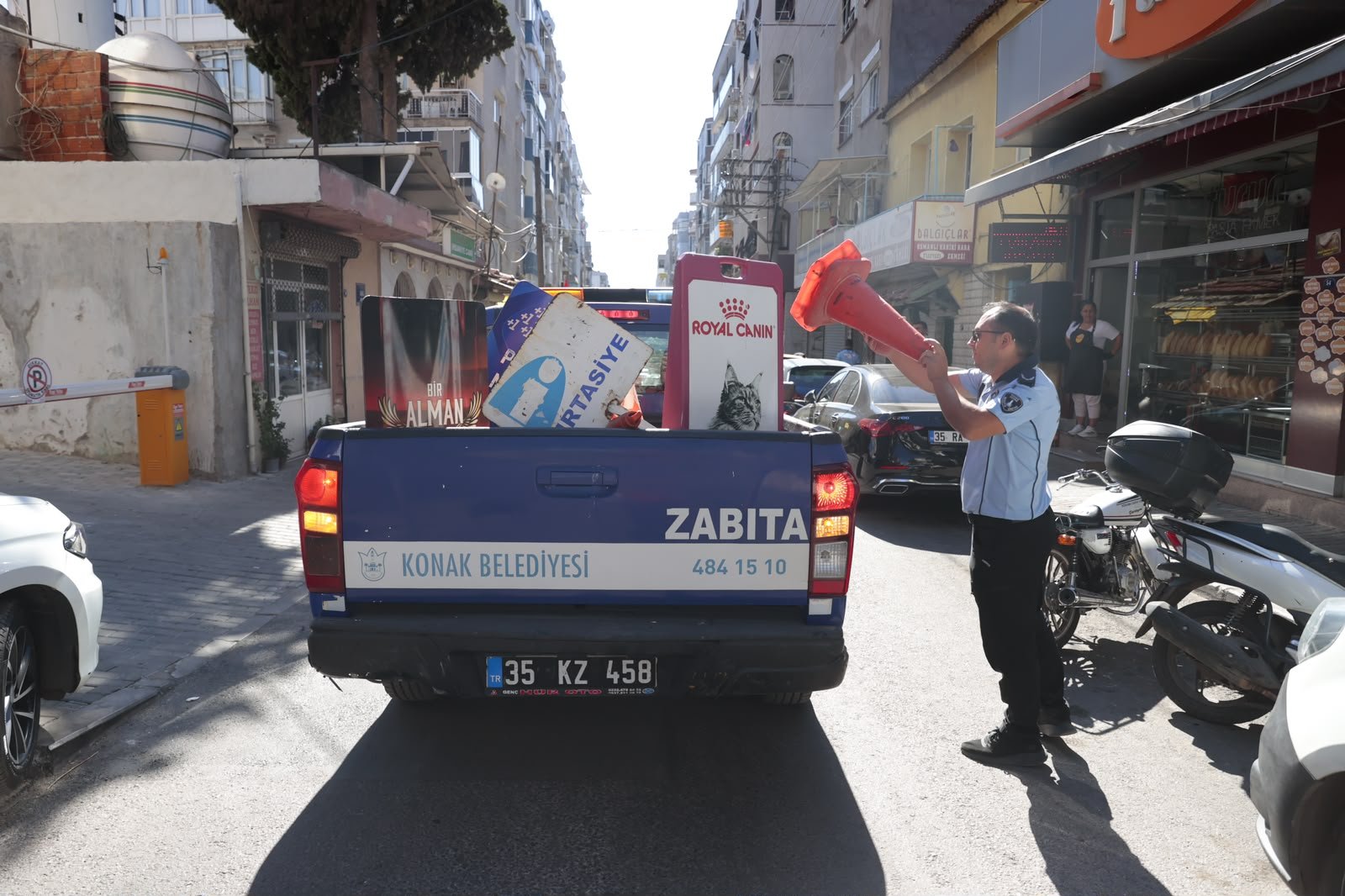 Konak’ta kaldırım ve yol işgallerine geçit yok