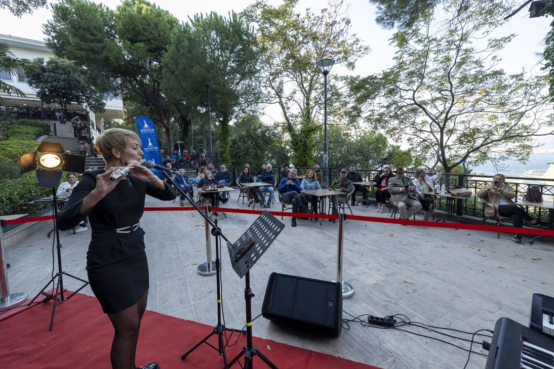 Şato Kütüphanesi'nde ders molası müzikle güzelleşti