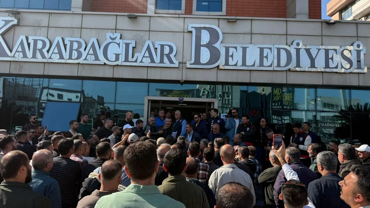 Karabağlar'da katı atık bedeli tarifesine pazarcı tepkisi