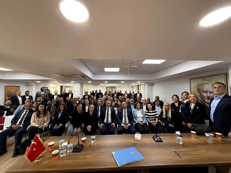 CHP İzmir'de meclis üyeleri buluştu: İktidar mücadelesi sürecek