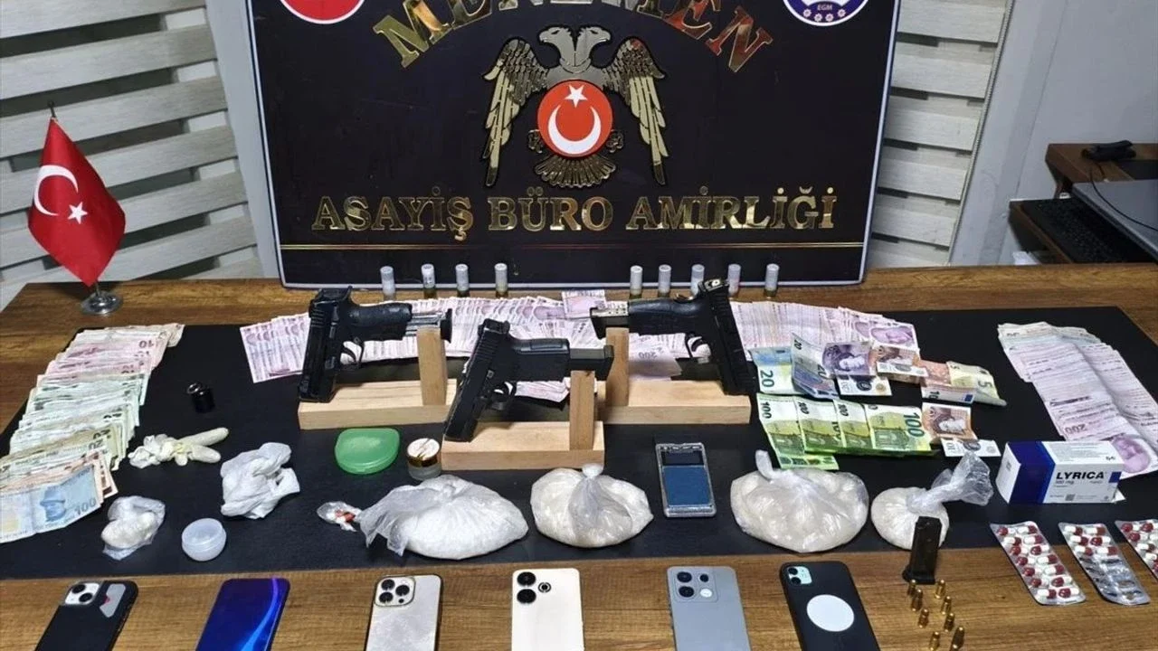 İzmir'de uyuşturucu ve silah ticaretine karşı operasyon!