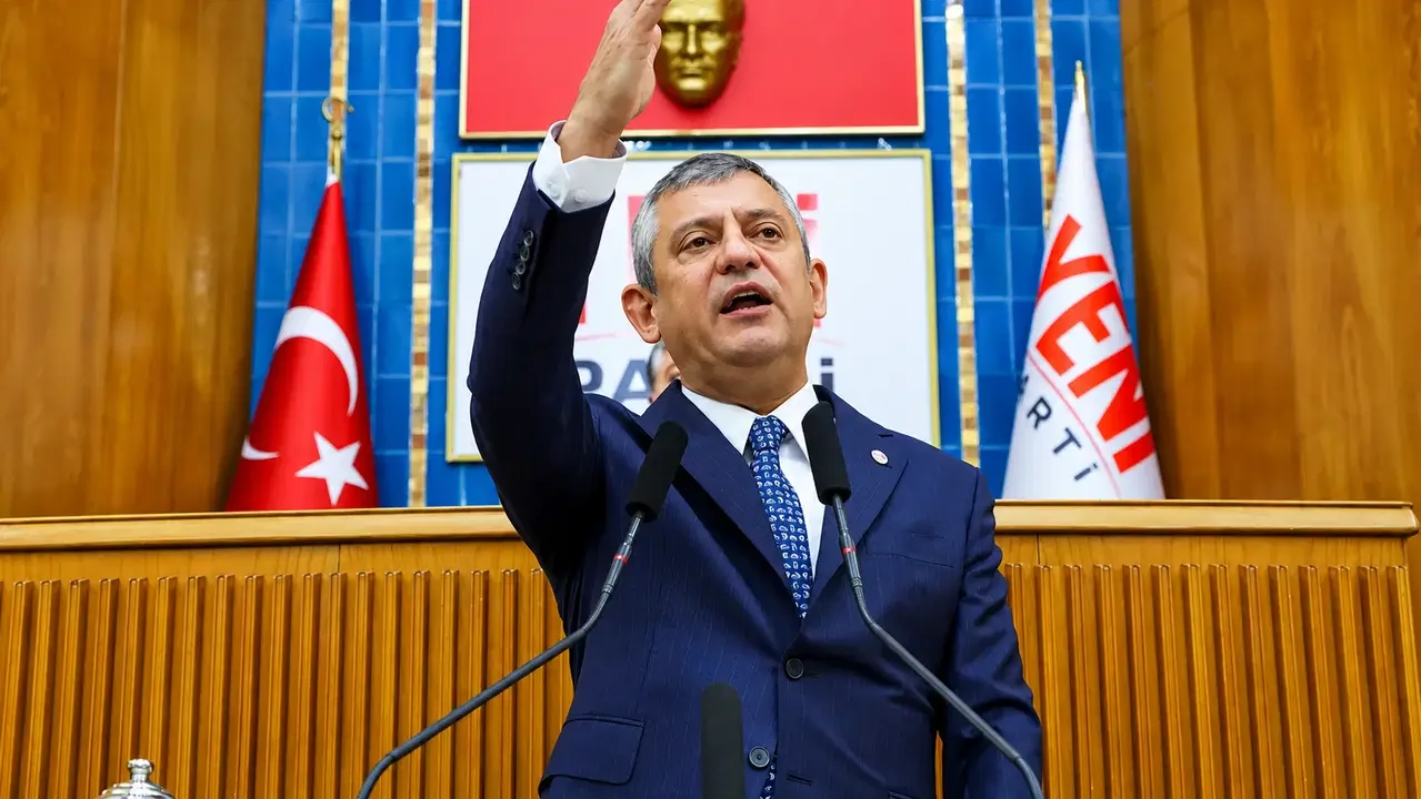 Özgür Özel'den çağrı: Bütün demokratları yarın Halk TV'ye, cumartesi 14 şehirdeki eylemlere davet ediyorum