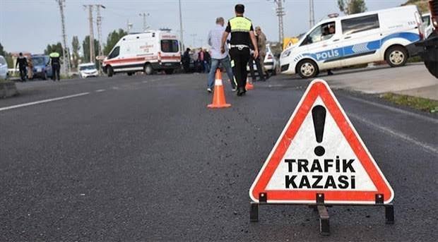 Otomobil, benzin istasyonuna girdi: Kazada 2 kişi yaralandı!