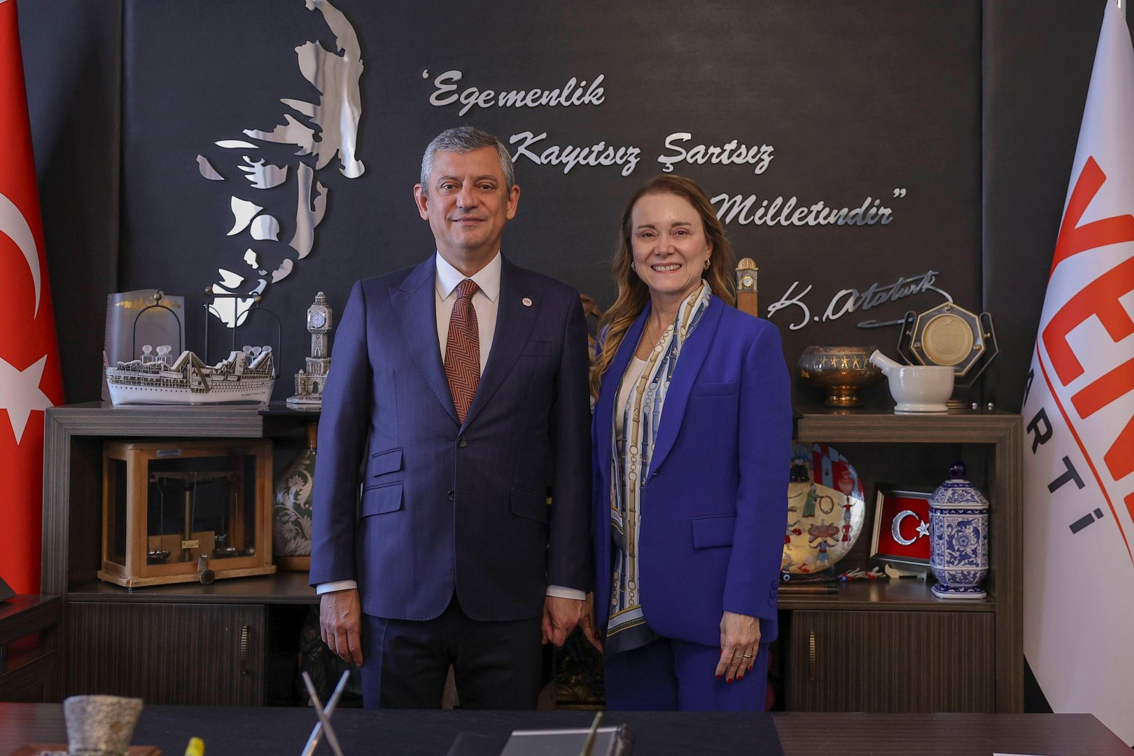 Baskan Mutlu'dan Özgür Özel 'e Konak'ta yatırım raporu