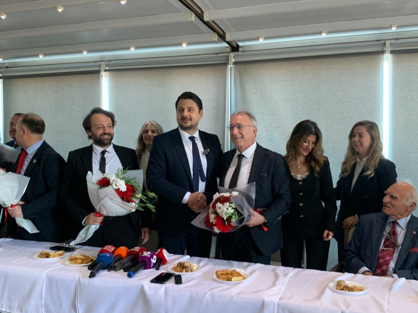İzmir Barosu'nda yeni dönem: Başkan Sökmen mazbatasını aldı!